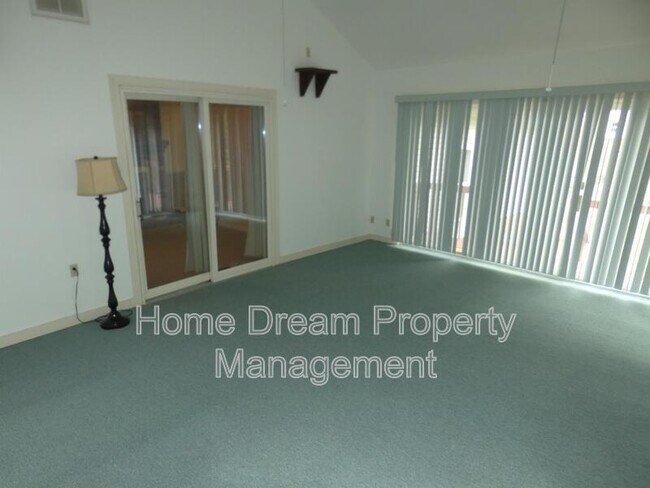 Building Photo - 10451 Edgehill Ln