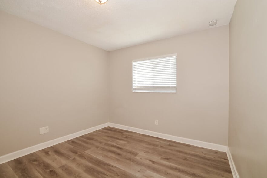 Building Photo - 426 Iowa Woods Cir E