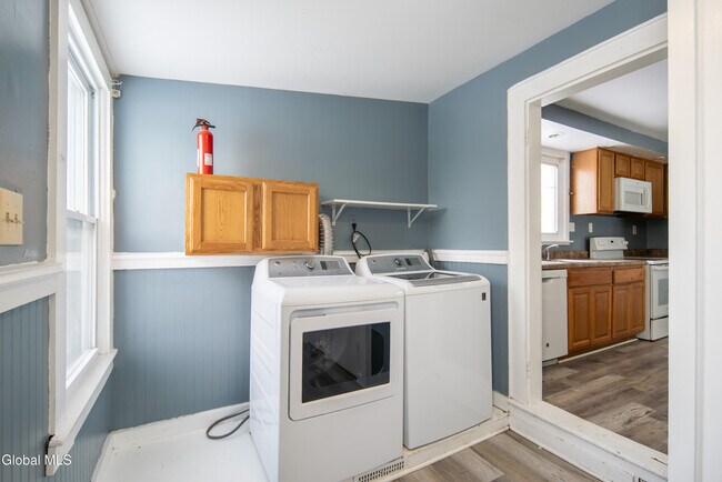 Building Photo - 6 Utica Ave