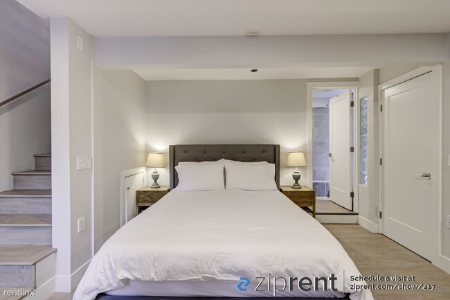 Building Photo - 1 br, 1.5 bath Triplex - 17363 Park Ave, G...