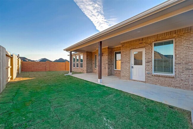 Building Photo - 939 Summer Vlg Wy