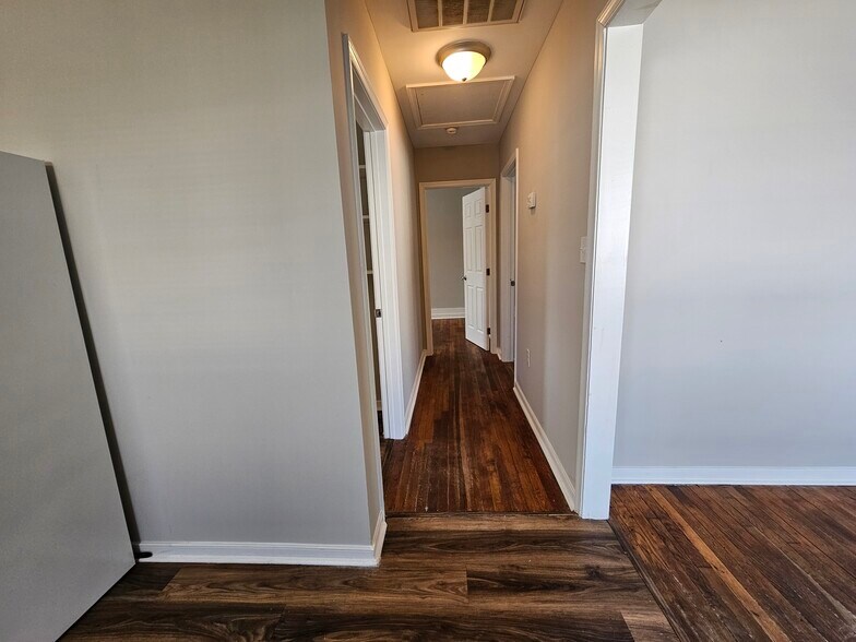 Building Photo - 105 Indiana Ln