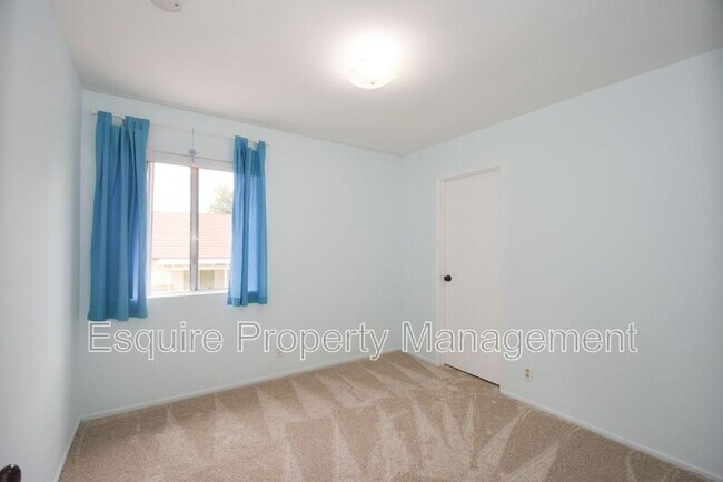 Building Photo - 887 Yearling Ct
