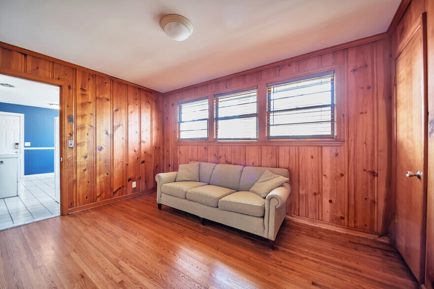 Building Photo - 801 Potter Ln