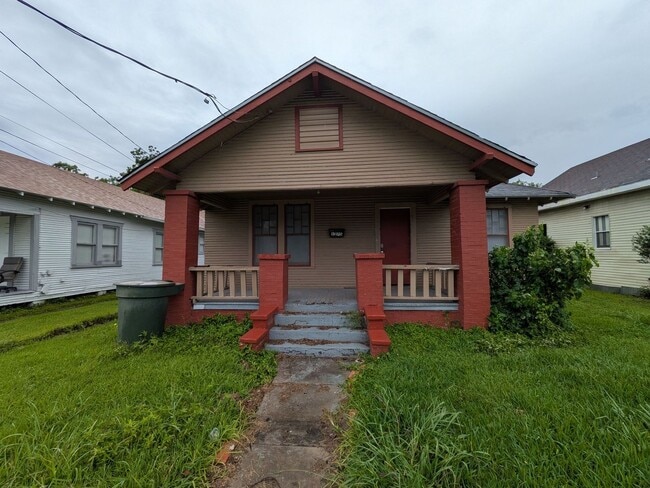 Building Photo - 1275 Doucette Ave