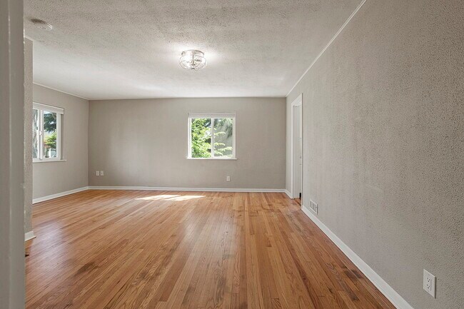 Building Photo - 1806 N Watts St
