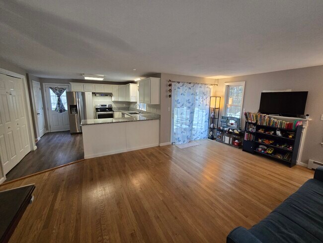 Building Photo - 16 Knoll Rd