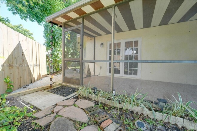 Building Photo - 2401 SW 58th Manor