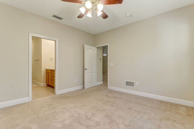 Building Photo - Beautiful 3BR/2BA Condo in Gated Stoney Creek – Close to Amelia Island