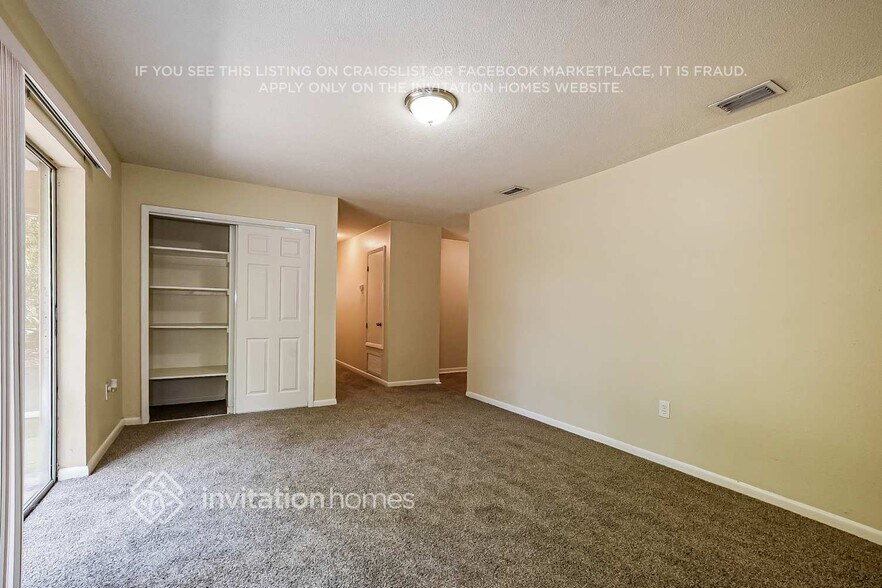 Building Photo - 984 Oak Dr