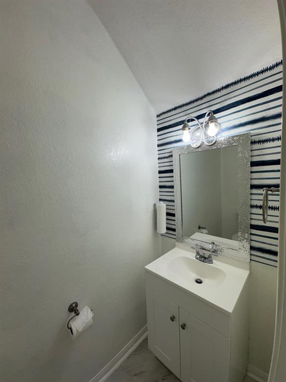 Building Photo - 24423 Hampton Lakes Dr