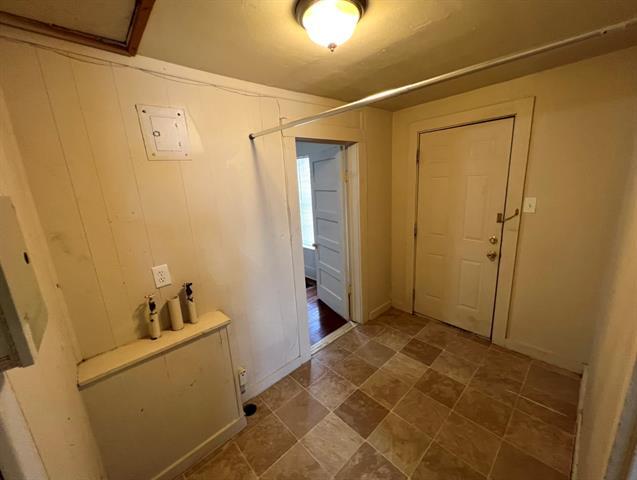 Building Photo - 1210 Lindsey St