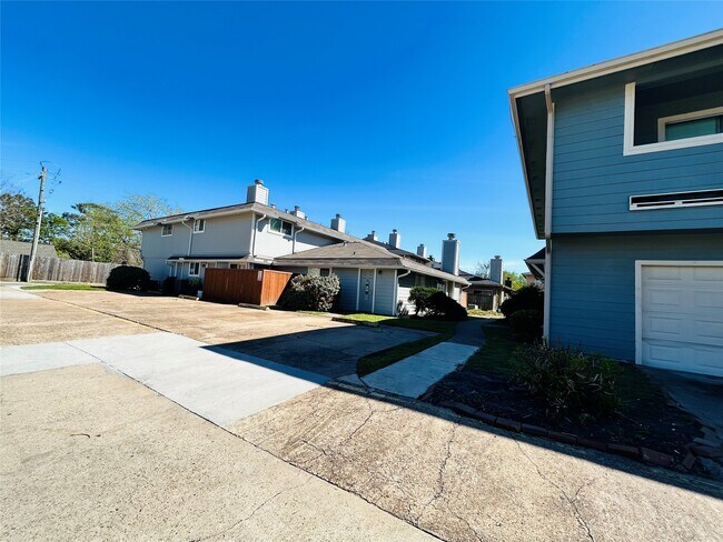 Building Photo - 8038 Sands Point Dr