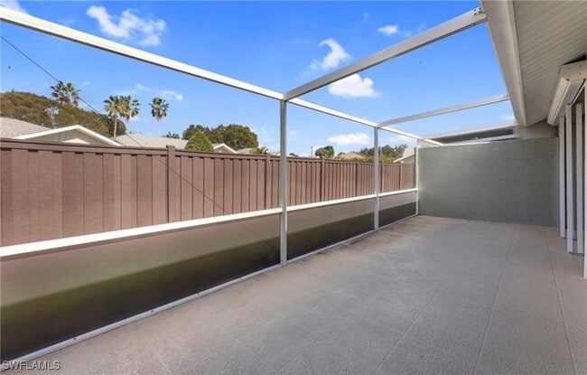 Building Photo - 1749 Royal Cir