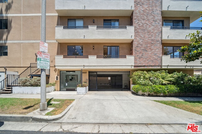 Building Photo - 8865 Alden Dr