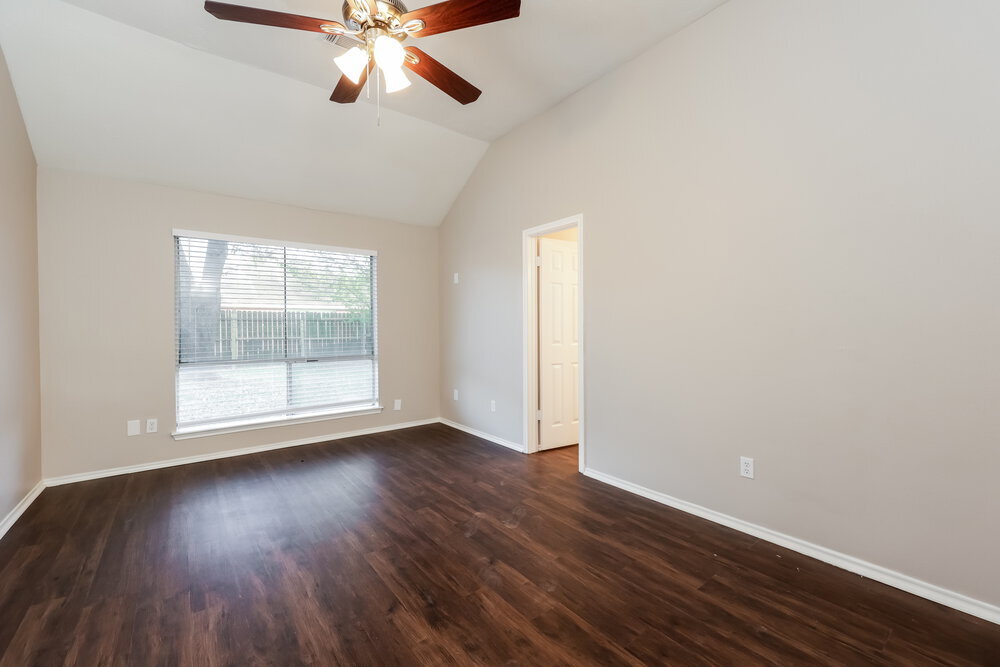 Building Photo - 12215 White River Dr