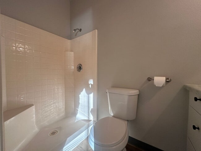 Building Photo - Fully remodeled studio apartment - Caldwell