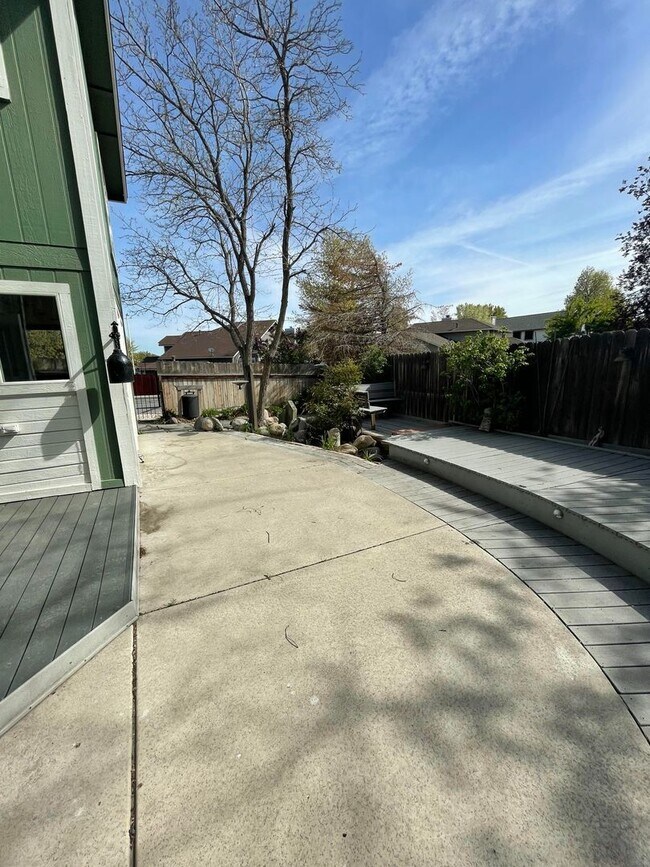 Building Photo - 4528 Whitney Cir