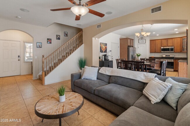 Building Photo - 2331 E Sunland Ave