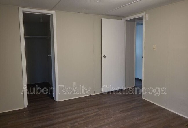 Building Photo - 1029 Grays Dr