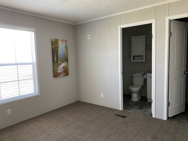 Building Photo - 5203 Rhine Dr