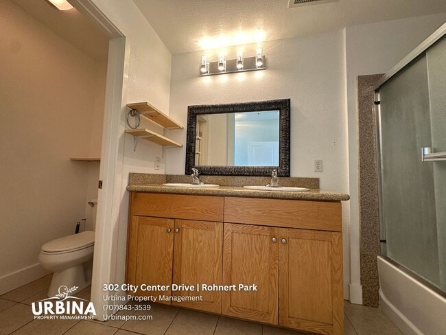 Building Photo - Modern 3-Bedroom Townhome in the Heart of Rohnert Park