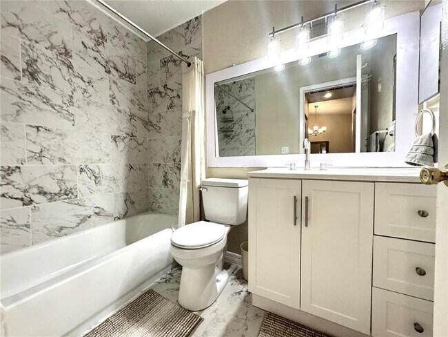 Building Photo - 7249 Parkside Villas Dr N