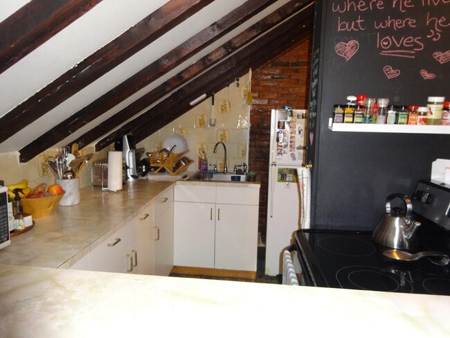 Building Photo - 447 W Broadway