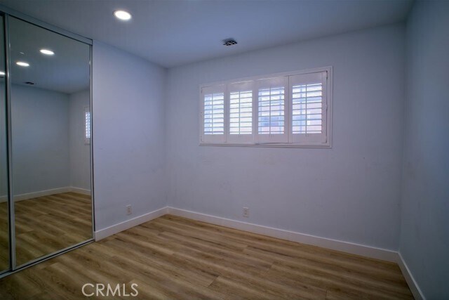 Building Photo - 1122 W Alton Ave