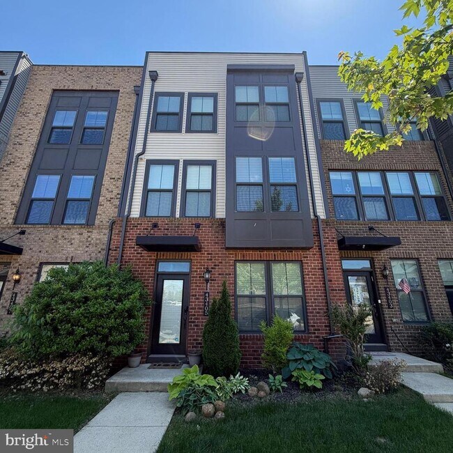 Building Photo - 43405 Southland St
