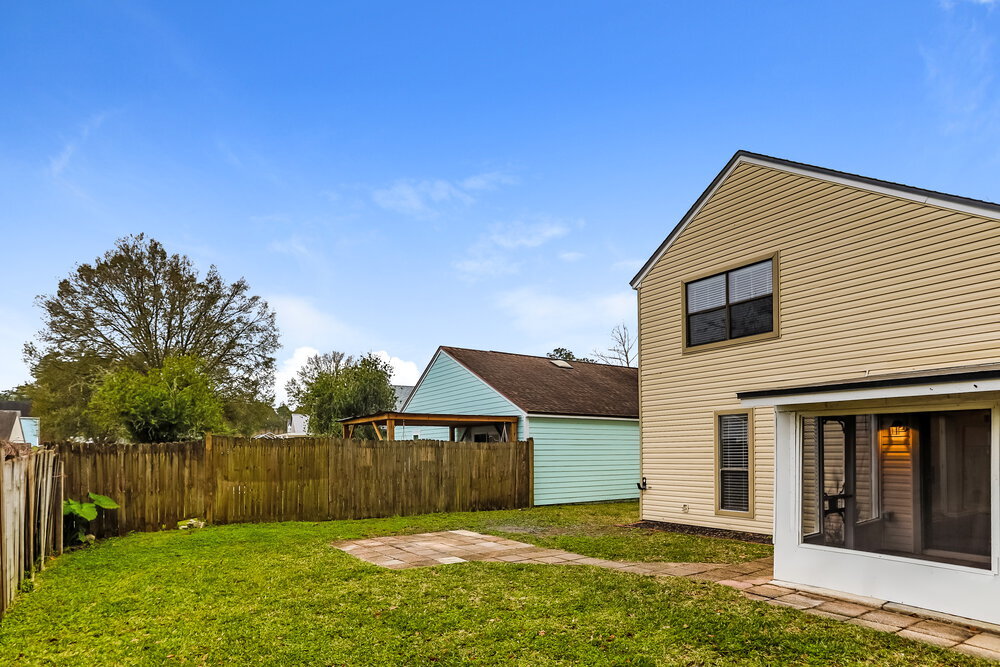 Building Photo - 1853 Alberta Ct N
