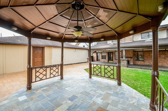 Building Photo - 2407 Sugar Mill Dr