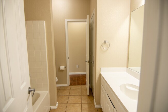 Building Photo - 10960 Hawks Landing Rd