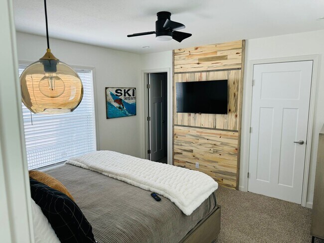 Building Photo - Single family home in the Town of Crested ...