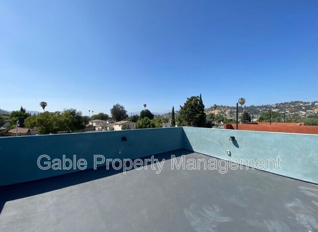 Building Photo - 2320 Fernleaf St