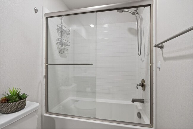 Building Photo - 3-Bed + 3.5-Bath Townhouse | Springville | Camarillo | Unfurnished