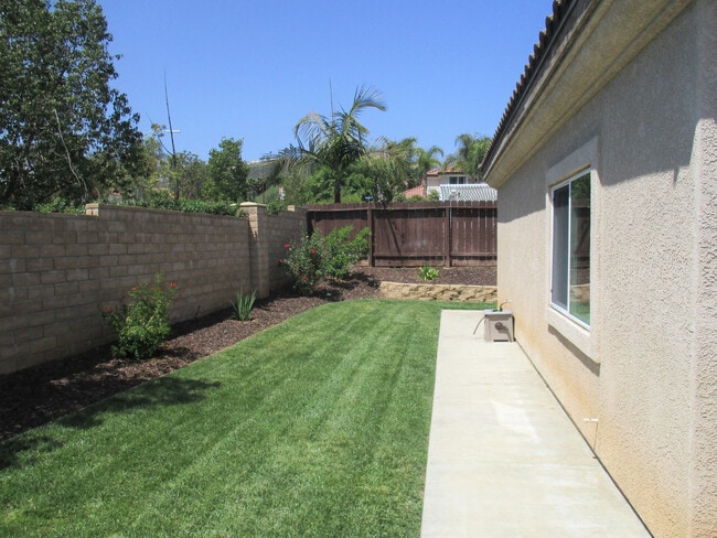 Building Photo - Stunning 3 Bedroom/ 2 Bath North Escondido Home!