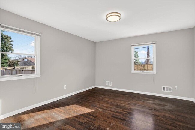 Building Photo - 927 Juliet Ln