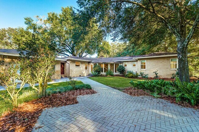 Building Photo - 1203 Easton Dr