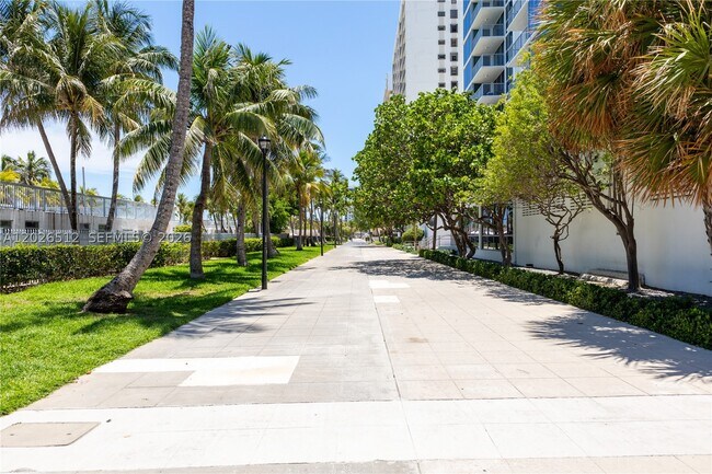 Building Photo - 2655 Collins Ave