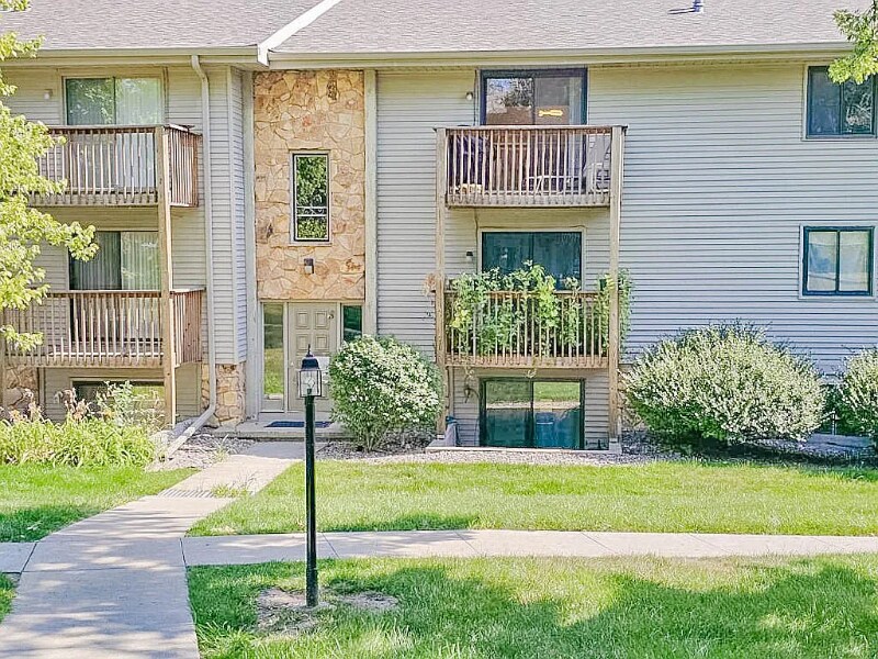 Building Photo - 9523 University Ave