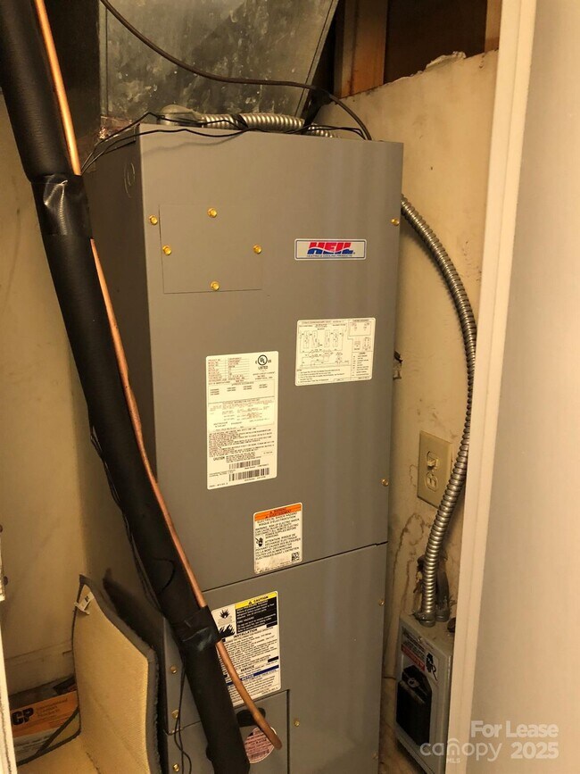 Building Photo - 5925 Quail Hollow Rd