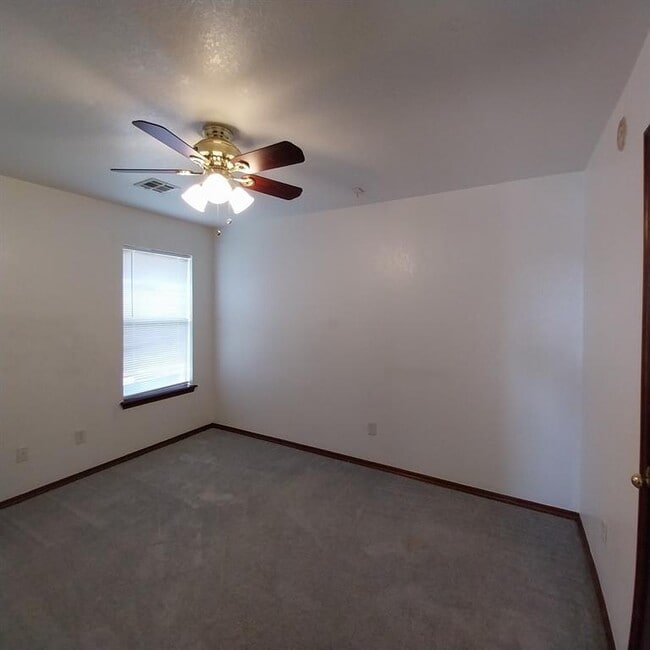 Building Photo - 16220 Sugar Loaf Dr