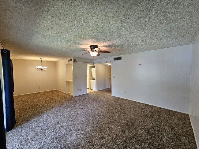 Building Photo - 593 Midway Dr