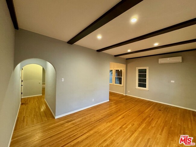 Building Photo - 340 N Oakhurst Dr