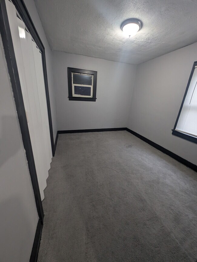 Building Photo - 1417 KNIGHT