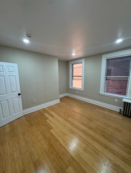 Building Photo - 265 N 7th St