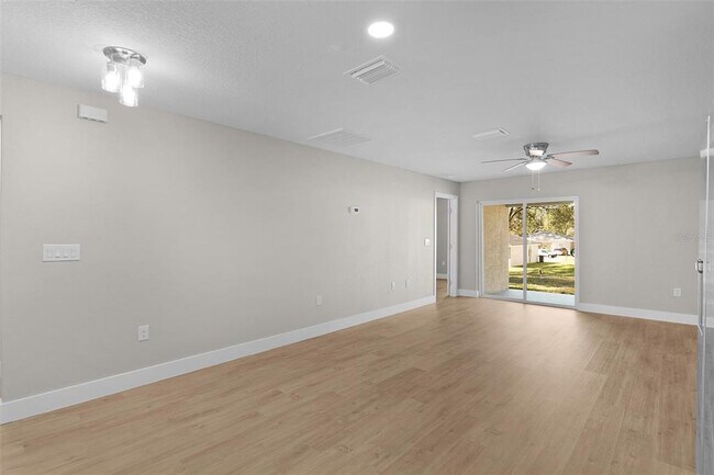 Building Photo - 9170 N Travis Dr