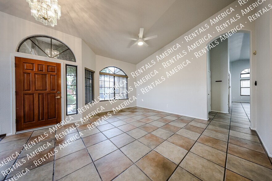 Building Photo - 1243 W Iris Dr