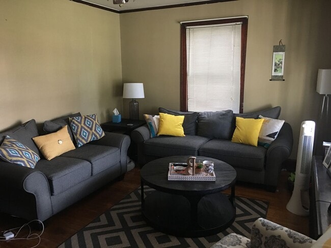 Building Photo - 2 Bedroom Apartment in Heart of Oakley